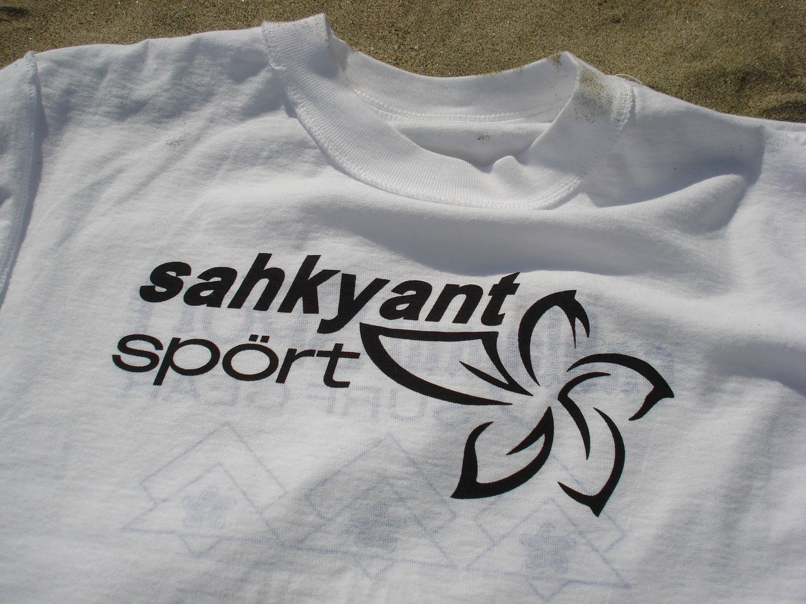 2000 tee [white]