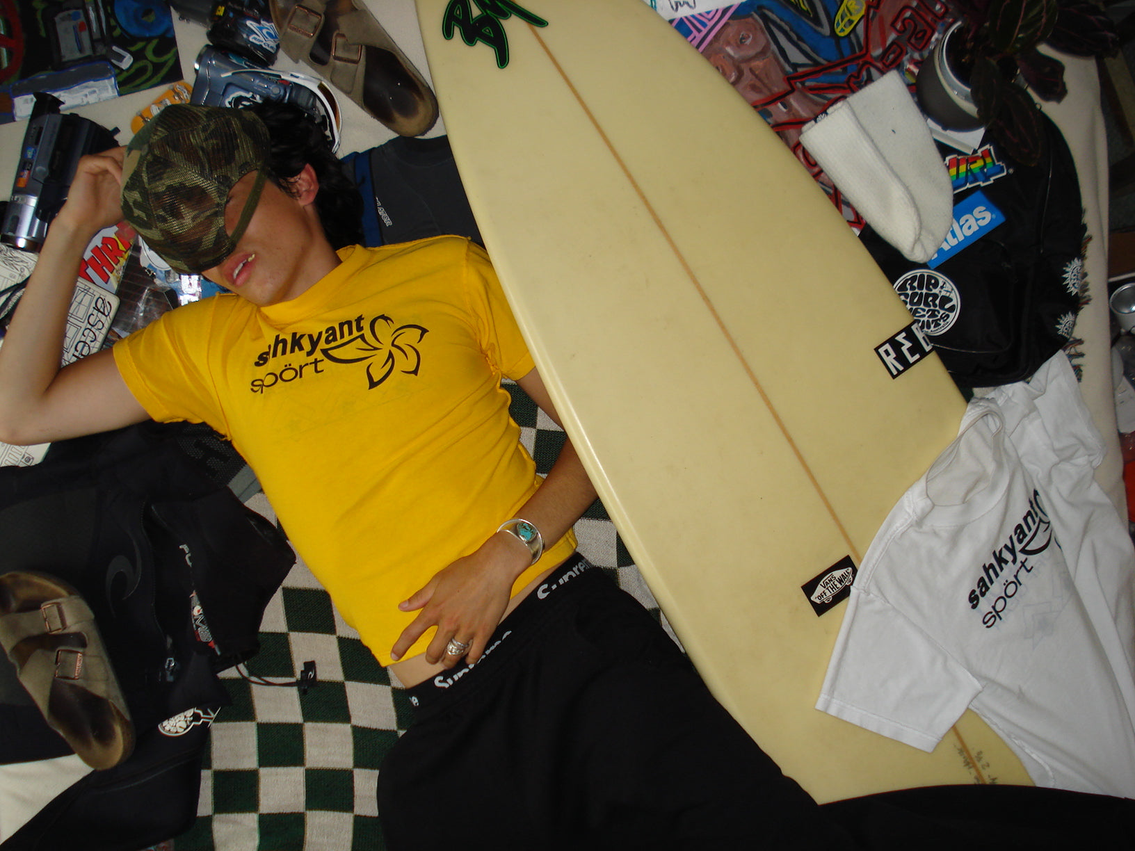 2000 tee [yellow]