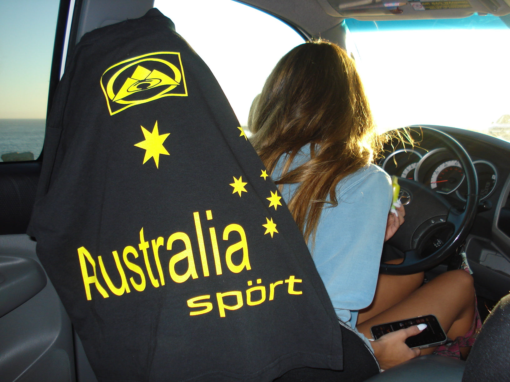 straya tee
